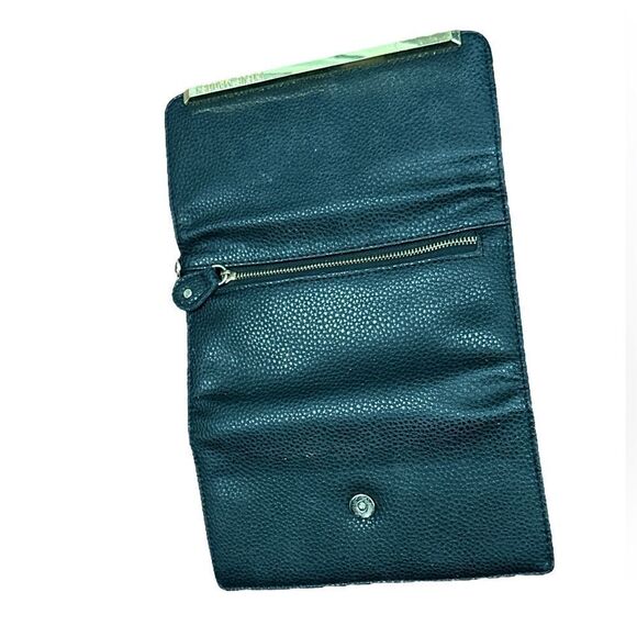 Black/Gold Trim Steve Madden Wallet Black Pebble Surface gold inside - Picture 3 of 3